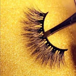 Luxurious 3D M I N K LASHES | $20 per lash ..